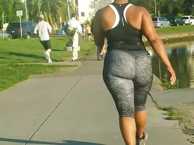 Cutie ਮੰਜੇ 'ਤੇ fucked ਹੈ