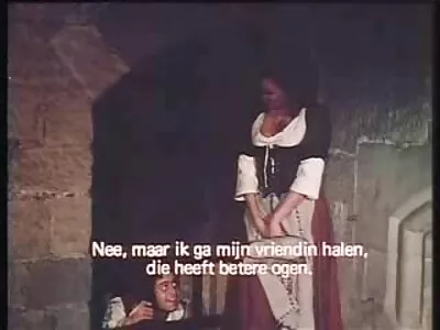ਨੌਜਵਾਨ ਨੌਜਵਾਨ ਕੈਮਰੇ 'ਤੇ ਬੋਨ ਹੋ ਰਿਹਾ ਹੈ