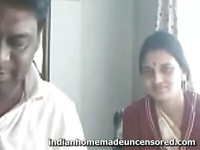 ਉਸ ਦੇ ਗਲੇ ਲਈ ਲੰਬੇ ਡਿਕ