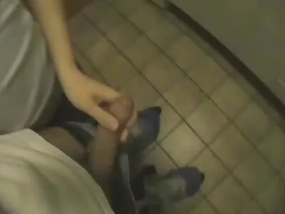 Brunette ਕੁੜੀ ਕੁੱਕੜ ਨਾਲ ਭਰੀ ਉਸ ਦੇ ਤੰਗ cunt ਪ੍ਰਾਪਤ ਕਰਦਾ ਹੈ