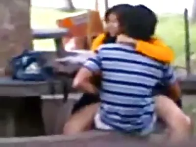 Nerdy dude ਅਤੇ cam 'ਤੇ ਉਸ ਦਾ horny GF