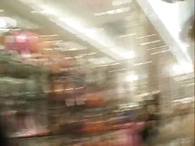 ਕਾਲਜ ਦੇ ਵਿਦਿਆਰਥੀ ਇੱਕ ਤਿੱਕੜੀ ਵਿੱਚ ਆ ਜਾਂਦੇ ਹਨ