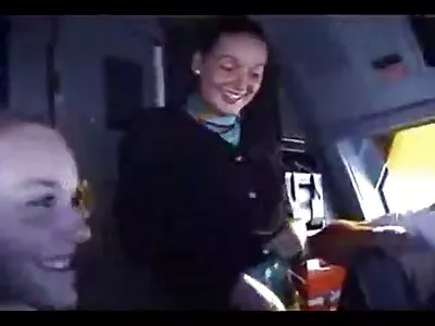 ਮੋਟਾ ਮਿਲ੍ਫ਼ ਕੁੱਕੜ ਨੂੰ ਚੂਸ ਰਿਹਾ ਹੈ
