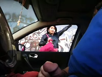 ਟੀਨ ਆਪਣਾ ਵੱਡਾ ਢਿੱਡ ਦਿਖਾਉਂਦੀ ਹੈ