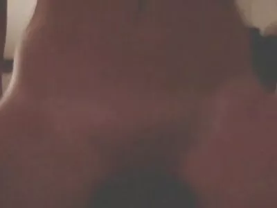 ਇੱਕ ਨੌਜਵਾਨ anally ਮੁੱਠੀ ਪ੍ਰਾਪਤ ਕਰਦਾ ਹੈ