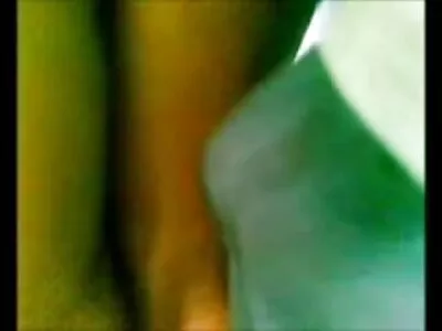 ਕੁੜੀ ਆਪਣਾ ਨੰਗਾ ਸਰੀਰ ਨੰਗਾ ਕਰ ਰਹੀ ਹੈ